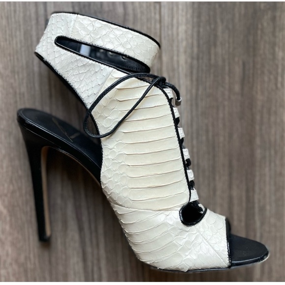 Brian Atwood Lodosa White Leather Peep Toe Stilettos | 7 - Picture 10 of 11